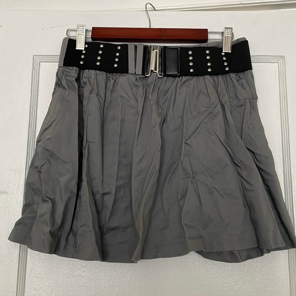 Grey skirt with belt